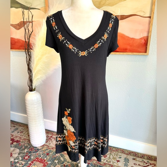 Karen Kane Dresses & Skirts - Karen Kane Black Embroidered Dress